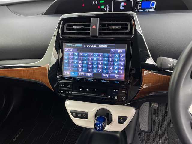 トヨタ プリウス S 鹿児島県 2016(平28)年 3.4万km ホワイトパールクリスタルシャイン ・ワンオーナー/・ディーラー点検記録簿H30～R6/・純正ナビフルセグTV　BT　DVD/・バックカメラ/・前後ドライブレコーダー/・ステアリングスイッチ/・レーダークルーズコントロール/・革巻きステアリング/・横滑り防止装置/・プリクラッシュ/・ふらつき検知/・レーンアシスト/・ETC/・ＥＶモード/・オートライト/・オートハイビーム/・LEDヘッドライト/・フォグライト/・純正フロアマット/・純正ドアバイザー/・プッシュスタート/・スマートキー/・スペアキー×１/・取扱説明書