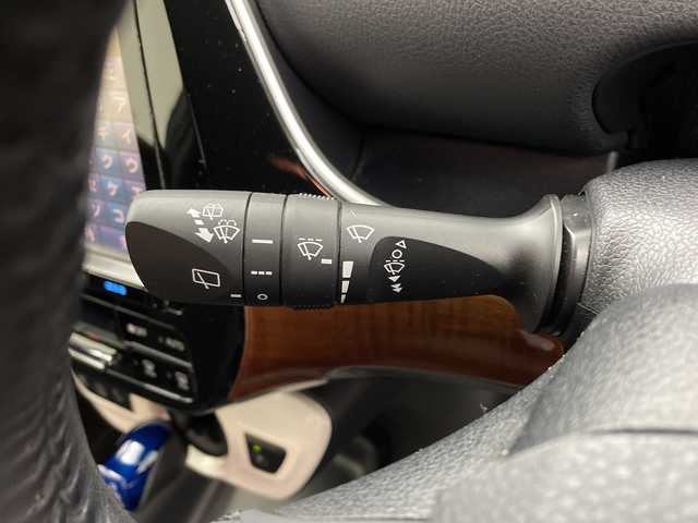 トヨタ プリウス S 鹿児島県 2016(平28)年 3.4万km ホワイトパールクリスタルシャイン ・ワンオーナー/・ディーラー点検記録簿H30～R6/・純正ナビフルセグTV　BT　DVD/・バックカメラ/・前後ドライブレコーダー/・ステアリングスイッチ/・レーダークルーズコントロール/・革巻きステアリング/・横滑り防止装置/・プリクラッシュ/・ふらつき検知/・レーンアシスト/・ETC/・ＥＶモード/・オートライト/・オートハイビーム/・LEDヘッドライト/・フォグライト/・純正フロアマット/・純正ドアバイザー/・プッシュスタート/・スマートキー/・スペアキー×１/・取扱説明書