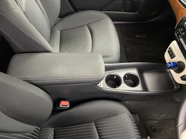 トヨタ プリウス S 鹿児島県 2016(平28)年 3.4万km ホワイトパールクリスタルシャイン ・ワンオーナー/・ディーラー点検記録簿H30～R6/・純正ナビフルセグTV　BT　DVD/・バックカメラ/・前後ドライブレコーダー/・ステアリングスイッチ/・レーダークルーズコントロール/・革巻きステアリング/・横滑り防止装置/・プリクラッシュ/・ふらつき検知/・レーンアシスト/・ETC/・ＥＶモード/・オートライト/・オートハイビーム/・LEDヘッドライト/・フォグライト/・純正フロアマット/・純正ドアバイザー/・プッシュスタート/・スマートキー/・スペアキー×１/・取扱説明書