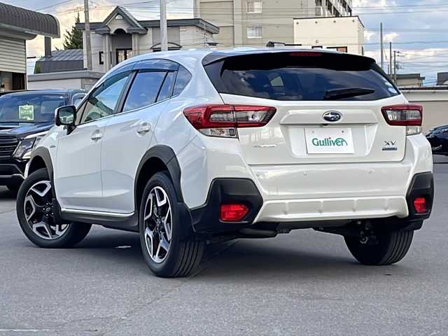 スバル ＸＶ ハイブリッド 2．0e－S アイサイト 道北・旭川 2020(令2)年 2.2万km クリスタルホワイトP ・４ＷＤ/・禁煙車/・純正ナビ/　ＣＤ/ＤＶＤ/ＳＤ/フルセグ/・バックカメラ、サイドカメラ////アイサイトVer3////　レーダークルーズコントロール/　リヤビークルディテクション/　先行者発進お知らせ/　レーンキープアシスト/　衝突軽減ブレーキ/　誤発進抑制/・純正１８インチアルミ/・パドルシフト/・ステアリングリモコン/・ハーフレザーシート/・前席パワーシート/・ＬＥＤヘッドライト/・ステアリングヘッドランプ/・オートライト/・オートビークルホールド/・ドライブレコーダー/・新車時保証書、取説/・スペアキー×１/・ＥＴＣ