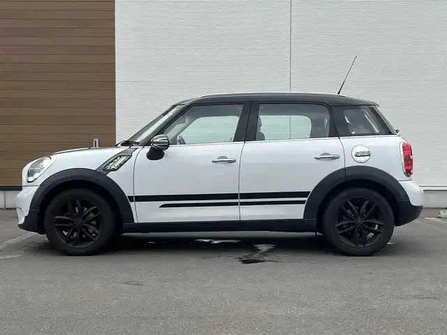 ＭＩＮＩ ミニ クロスオーバー クーパー 秋田県 2013(平25)年 6.4万km ライトホワイト 純正オーディオ（AM/FM/CD)/バックカメラ/アラウンドビューモニター/LEDヘッドライト/純正アルミ/スマートキー/ルーフレール/ETC/純正フロアマット/純正ドアバイザー/オートエアコン/パワーステアリング/パワーウィンドウ/横滑り防止/電動格納ミラー/保証書/取扱説明書/記録簿