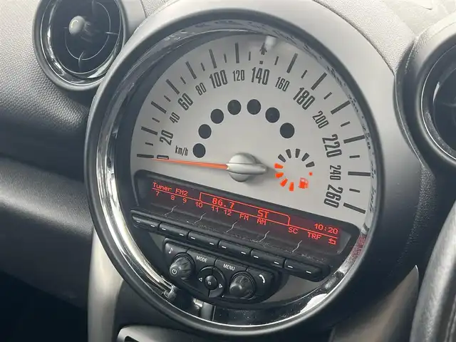 ＭＩＮＩ ミニ クロスオーバー クーパー 秋田県 2013(平25)年 6.4万km ライトホワイト 純正オーディオ（AM/FM/CD)/バックカメラ/アラウンドビューモニター/LEDヘッドライト/純正アルミ/スマートキー/ルーフレール/ETC/純正フロアマット/純正ドアバイザー/オートエアコン/パワーステアリング/パワーウィンドウ/横滑り防止/電動格納ミラー/保証書/取扱説明書/記録簿