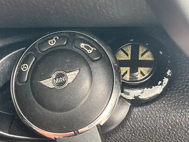 ＭＩＮＩ ミニ クロスオーバー クーパー 秋田県 2013(平25)年 6.4万km ライトホワイト 純正オーディオ（AM/FM/CD)/バックカメラ/アラウンドビューモニター/LEDヘッドライト/純正アルミ/スマートキー/ルーフレール/ETC/純正フロアマット/純正ドアバイザー/オートエアコン/パワーステアリング/パワーウィンドウ/横滑り防止/電動格納ミラー/保証書/取扱説明書/記録簿