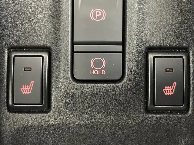 スズキ スイフト HYBRID MZ 道央・札幌 2023(令5)年 0.5万km フレイムオレンジPM ・４WD/・寒冷地仕様/・純正ディーラーOPナビ/・CD/DVD/BT/SD/USB/フルセグTV/・AppleCarplay/AndroidAuto/HDMI/・全方位カメラ（F.S.B.）/・衝突被害軽減ブレーキ/・レーンキープアシスト/・レーダークルーズコントロール/・コーナーセンサー/・横滑り防止装置/・BSM(ブラインドスポットモニター)/・オートブレーキホールド/・アイドリングストップ/・オートライト/・LEDヘッドライト/・D+N席シートヒーター/・パドルシフト/・純正１６インチAW/・プッシュスタート/・スマートキー/・スペアキー（１つ）/・保証書