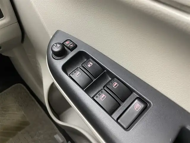 トヨタ パッソ X Lパッケージ 道央・札幌 2023(令5)年 2.3万km パールホワイトⅢ ・ワンオーナー/・寒冷地仕様/・４WD/・純正SDナビ（NSCN-W68）/　CD/DVD/BT/AUX/ワンセグTV/・バックカメラ/・純正エンジンスターター/・ドライブレコーダー前後（ZDR-045）/・ビルトインETC/・プリクラッシュセーフティ/・クリアランスソナー/・アイドリングストップ/・横滑り防止装置/・オートマチックハイビーム/・オートライト/・LEDヘッドライト/・LEDフォグランプ/・D席シートヒーター/・ハヤシレーシング１４インチAW（夏）/・積込ホイールキャップ付スチールW/　（冬 165/65R14 残7mm）/・ドアバイザー/・電動格納ミラー/・純正フロアマット/・プッシュスタート/・スマートキー/・取扱説明書/・保証書