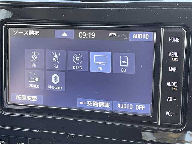 トヨタ プリウス Sセーフティプラス 東京都 2018(平30)年 2.4万km ホワイトパールクリスタルシャイン ワンオーナー/純正SDナビ/（フルセグ/BT/CD/DVD/FM/AM）/プリクラッシュセーフティ/アダプティブクルーズコントロール/レーンキープアシスト/オートマチックハイビーム/パーキングアシスト/バックカメラ/スマートキー/スペアキー/ドライブレコーダー（前後）/ETC2.0
