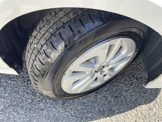 トヨタ プリウス Sセーフティプラス 東京都 2018(平30)年 2.4万km ホワイトパールクリスタルシャイン ワンオーナー/純正SDナビ/（フルセグ/BT/CD/DVD/FM/AM）/プリクラッシュセーフティ/アダプティブクルーズコントロール/レーンキープアシスト/オートマチックハイビーム/パーキングアシスト/バックカメラ/スマートキー/スペアキー/ドライブレコーダー（前後）/ETC2.0