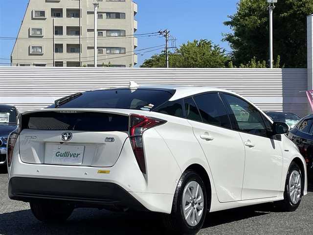 トヨタ プリウス Sセーフティプラス 東京都 2018(平30)年 2.4万km ホワイトパールクリスタルシャイン ワンオーナー/純正SDナビ/（フルセグ/BT/CD/DVD/FM/AM）/プリクラッシュセーフティ/アダプティブクルーズコントロール/レーンキープアシスト/オートマチックハイビーム/パーキングアシスト/バックカメラ/スマートキー/スペアキー/ドライブレコーダー（前後）/ETC2.0