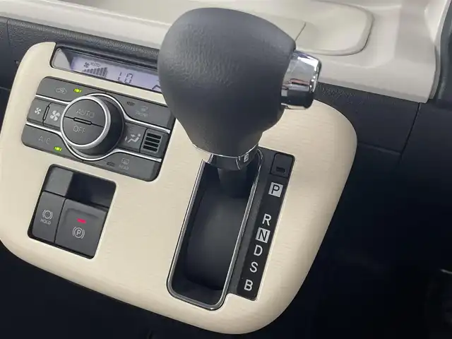 ダイハツ ムーヴ キャンバス ストライプス G 埼玉県 2025(令7)年 0.1千km シャイニングホワイトパール/ファイアークォーツレッドメタリック 4WD/届出済未使用車/純正9インチディスプレイオーディオ/ フルセグTV Bluetooth HDMI CarPlay/バックカメラ/スマートアシスト/衝突軽減ブレーキ/レーンキープアシスト/先行車発進お知らせ/ロードサインアシススト/誤発進抑制機能/コーナーセンサー /両側パワースライドドア/ドライブレコーダー/シートヒーター/置くだけ充電器/LEDオートライト/ETC