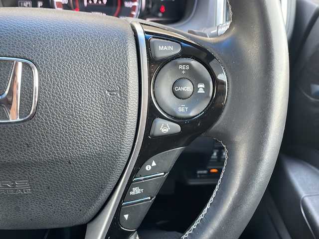 ホンダ オデッセイ アブソルート・EXホンダセンジング 兵庫県 2020(令2)年 4.3万km プラチナホワイトパール ワンオーナー/保証書・取説・有/純正メモリーナビ・フルセグ・BT・CD・DVD・FM・AM/バックカメラ/全周囲カメラ/ETC2.0/フリップダウンモニター/追尾機能付きクルーズコントロール/車線逸脱防止支援システム/衝突被害軽減ブレーキ/クリアランスソナー/両側パワースライドドア/パドルシフト/先行車発進通知/ブラインドスポットミラー/前後ドライブレコーダー/ロードサインアシスト/シートヒーター/アイドリングストップ/プッシュスタート/スマートキー×2/純正フロアマット/純正ドアバイザー