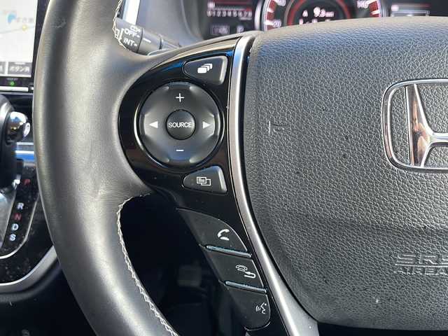 ホンダ オデッセイ アブソルート・EXホンダセンジング 兵庫県 2020(令2)年 4.3万km プラチナホワイトパール ワンオーナー/保証書・取説・有/純正メモリーナビ・フルセグ・BT・CD・DVD・FM・AM/バックカメラ/全周囲カメラ/ETC2.0/フリップダウンモニター/追尾機能付きクルーズコントロール/車線逸脱防止支援システム/衝突被害軽減ブレーキ/クリアランスソナー/両側パワースライドドア/パドルシフト/先行車発進通知/ブラインドスポットミラー/前後ドライブレコーダー/ロードサインアシスト/シートヒーター/アイドリングストップ/プッシュスタート/スマートキー×2/純正フロアマット/純正ドアバイザー