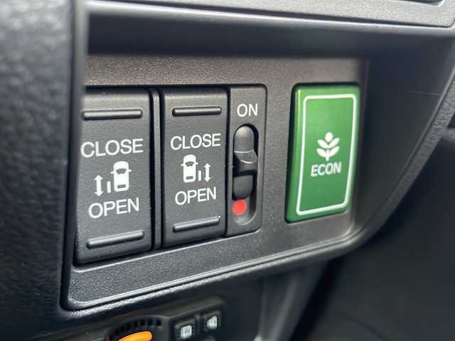 ホンダ オデッセイ アブソルート・EXホンダセンジング 兵庫県 2020(令2)年 4.3万km プラチナホワイトパール ワンオーナー/保証書・取説・有/純正メモリーナビ・フルセグ・BT・CD・DVD・FM・AM/バックカメラ/全周囲カメラ/ETC2.0/フリップダウンモニター/追尾機能付きクルーズコントロール/車線逸脱防止支援システム/衝突被害軽減ブレーキ/クリアランスソナー/両側パワースライドドア/パドルシフト/先行車発進通知/ブラインドスポットミラー/前後ドライブレコーダー/ロードサインアシスト/シートヒーター/アイドリングストップ/プッシュスタート/スマートキー×2/純正フロアマット/純正ドアバイザー