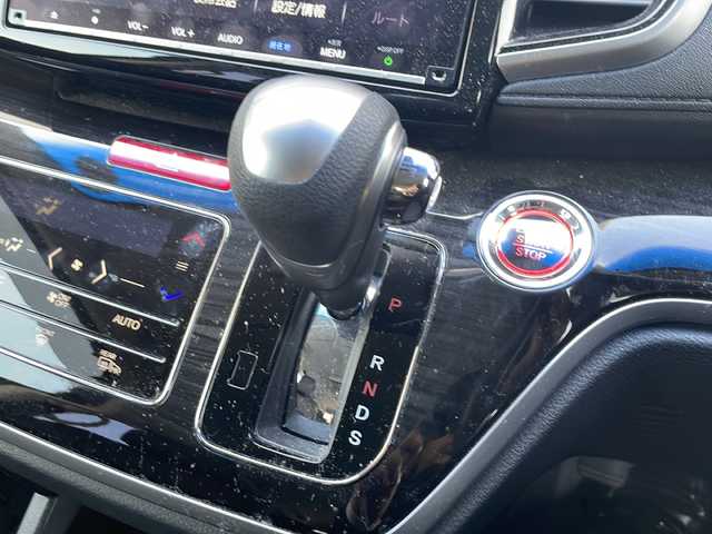 ホンダ オデッセイ アブソルート・EXホンダセンジング 兵庫県 2020(令2)年 4.3万km プラチナホワイトパール ワンオーナー/保証書・取説・有/純正メモリーナビ・フルセグ・BT・CD・DVD・FM・AM/バックカメラ/全周囲カメラ/ETC2.0/フリップダウンモニター/追尾機能付きクルーズコントロール/車線逸脱防止支援システム/衝突被害軽減ブレーキ/クリアランスソナー/両側パワースライドドア/パドルシフト/先行車発進通知/ブラインドスポットミラー/前後ドライブレコーダー/ロードサインアシスト/シートヒーター/アイドリングストップ/プッシュスタート/スマートキー×2/純正フロアマット/純正ドアバイザー