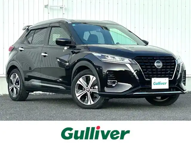 日産 キックス X 熊本県 2020(令2)年 2万km ナイトベールパープル 純正SDメモリナビ（MM320D-L）/AM/FM/CD/DVD/Bluetooth/USB/バックカメラ（全周囲カメラ）/フルセグTV/純正ドライブレコーダー（前）/ビルトインETC/デジタルインナーミラー/ルーフレール/リアスポイラー/レーダー/ABS/横滑り防止装置/プロパイロット/車線逸脱警報/車線逸脱防止支援/エマージェンシーブレーキ/コーナーセンサー（前後）/ふらつき制御/クルーズコントロール（追従あり）/ハーフレザーシート/シートヒーター（D/N)/LEDヘッドライト/オートライト/フォグランプ/ヘッドライトレベライザー/電子パーキング/オートブレーキホールド/プッシュスタート/スマートキー/スペアキー/純正革巻きステアリング/ステアリングスイッチ/ステアリングヒーター/電動格納ミラー/ウィンカーミラー/W+サイド+カーテンエアバック