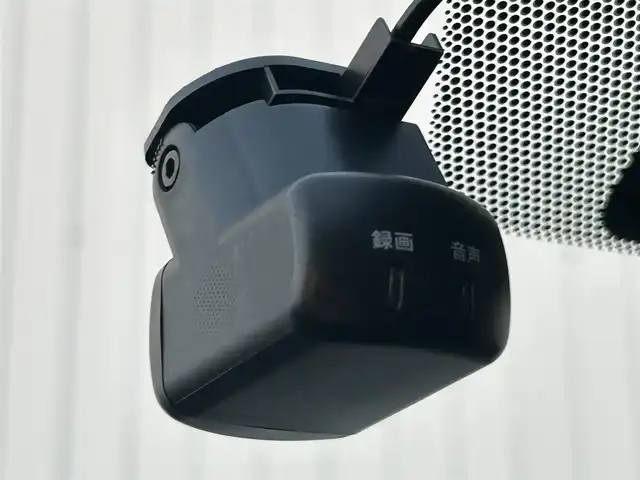 日産 キックス X 熊本県 2020(令2)年 2万km ナイトベールパープル 純正SDメモリナビ（MM320D-L）/AM/FM/CD/DVD/Bluetooth/USB/バックカメラ（全周囲カメラ）/フルセグTV/純正ドライブレコーダー（前）/ビルトインETC/デジタルインナーミラー/ルーフレール/リアスポイラー/レーダー/ABS/横滑り防止装置/プロパイロット/車線逸脱警報/車線逸脱防止支援/エマージェンシーブレーキ/コーナーセンサー（前後）/ふらつき制御/クルーズコントロール（追従あり）/ハーフレザーシート/シートヒーター（D/N)/LEDヘッドライト/オートライト/フォグランプ/ヘッドライトレベライザー/電子パーキング/オートブレーキホールド/プッシュスタート/スマートキー/スペアキー/純正革巻きステアリング/ステアリングスイッチ/ステアリングヒーター/電動格納ミラー/ウィンカーミラー/W+サイド+カーテンエアバック