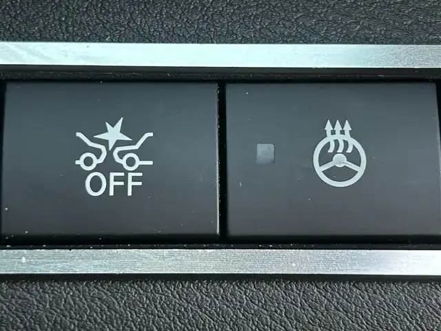 日産 キックス X 熊本県 2020(令2)年 2万km ナイトベールパープル 純正SDメモリナビ（MM320D-L）/AM/FM/CD/DVD/Bluetooth/USB/バックカメラ（全周囲カメラ）/フルセグTV/純正ドライブレコーダー（前）/ビルトインETC/デジタルインナーミラー/ルーフレール/リアスポイラー/レーダー/ABS/横滑り防止装置/プロパイロット/車線逸脱警報/車線逸脱防止支援/エマージェンシーブレーキ/コーナーセンサー（前後）/ふらつき制御/クルーズコントロール（追従あり）/ハーフレザーシート/シートヒーター（D/N)/LEDヘッドライト/オートライト/フォグランプ/ヘッドライトレベライザー/電子パーキング/オートブレーキホールド/プッシュスタート/スマートキー/スペアキー/純正革巻きステアリング/ステアリングスイッチ/ステアリングヒーター/電動格納ミラー/ウィンカーミラー/W+サイド+カーテンエアバック