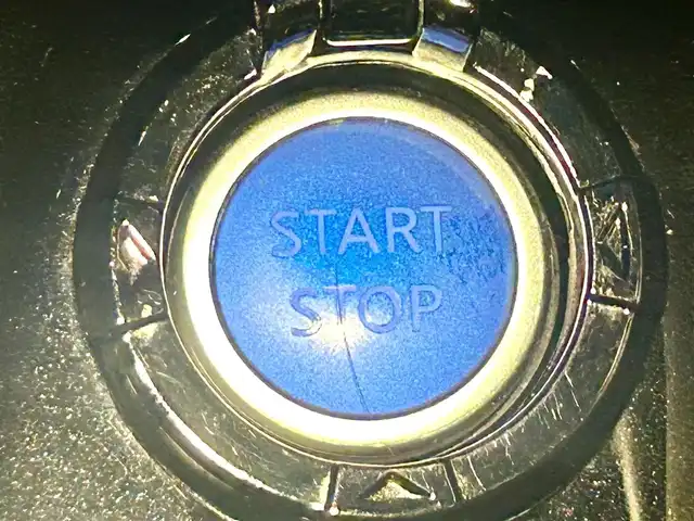 日産 キックス X 熊本県 2020(令2)年 2万km ナイトベールパープル 純正SDメモリナビ（MM320D-L）/AM/FM/CD/DVD/Bluetooth/USB/バックカメラ（全周囲カメラ）/フルセグTV/純正ドライブレコーダー（前）/ビルトインETC/デジタルインナーミラー/ルーフレール/リアスポイラー/レーダー/ABS/横滑り防止装置/プロパイロット/車線逸脱警報/車線逸脱防止支援/エマージェンシーブレーキ/コーナーセンサー（前後）/ふらつき制御/クルーズコントロール（追従あり）/ハーフレザーシート/シートヒーター（D/N)/LEDヘッドライト/オートライト/フォグランプ/ヘッドライトレベライザー/電子パーキング/オートブレーキホールド/プッシュスタート/スマートキー/スペアキー/純正革巻きステアリング/ステアリングスイッチ/ステアリングヒーター/電動格納ミラー/ウィンカーミラー/W+サイド+カーテンエアバック