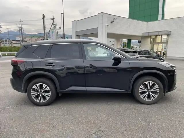 日産 エクストレイル X e－4ORCE 千葉県 2023(令5)年 3.5万km ダイヤモンドブラック 235/60R18/エマージェンシーブレーキ/インテリジェントクルーズコントロール/純正コネクトナビ/地デジTV/【Bluetooth接続】/アラウンドビューモニター（前後撮影）/ドライブレコーダー/革巻きステアリング/ステアリングスイッチ/ETC/LEDヘッドライト/フォグライト/ウインカーミラー/コーナーセンサー/純正18インチアルミホイル/サイド/カーテンエアバッグ/インテリジェントキー