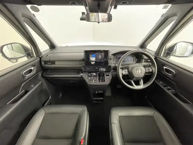 ホンダ ステップワゴン スパーダ 道央・札幌 2024(令6)年 2.4万km プラチナホワイトパール ・４WD/・社外メモリーナビ（AVIC-RZ314）/・BT/USB/ipod/AUX/・ステアリングリモコン/・バックカメラ/・ドライブレコーダー/・ETC/・ホンダセンシング/・衝突被害軽減ブレーキ/・レーンキープアシスト/・レーダークルーズコントロール/・ブラインドスポットインフォメーション/・オートブレーキホールド/・アイドリングストップ/・コーナーセンサー/・パドルシフト/・両側パワースライドドア/・パワーバックドア/・オートマチックハイビーム/・オートライト/・ヘッドランプレベライザー/・LEDヘッドライト/・ハーフレザーシート/・D+N席シートヒーター/・純正１６インチAW/・純正フロアマット/・プッシュスタート/・スマートキー/・スペアキー（１本）/・取扱説明書/・保証書
