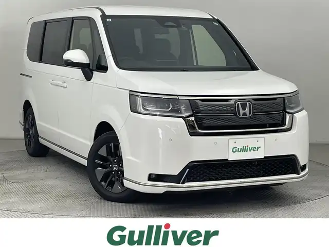 ホンダ ステップワゴン スパーダ 道央・札幌 2024(令6)年 2.4万km プラチナホワイトパール ・４WD/・社外メモリーナビ（AVIC-RZ314）/・BT/USB/ipod/AUX/・ステアリングリモコン/・バックカメラ/・ドライブレコーダー/・ETC/・ホンダセンシング/・衝突被害軽減ブレーキ/・レーンキープアシスト/・レーダークルーズコントロール/・ブラインドスポットインフォメーション/・オートブレーキホールド/・アイドリングストップ/・コーナーセンサー/・パドルシフト/・両側パワースライドドア/・パワーバックドア/・オートマチックハイビーム/・オートライト/・ヘッドランプレベライザー/・LEDヘッドライト/・ハーフレザーシート/・D+N席シートヒーター/・純正１６インチAW/・純正フロアマット/・プッシュスタート/・スマートキー/・スペアキー（１本）/・取扱説明書/・保証書