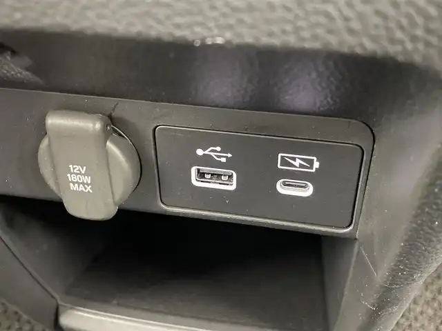 ホンダ ステップワゴン スパーダ 道央・札幌 2024(令6)年 2.4万km プラチナホワイトパール ・４WD/・社外メモリーナビ（AVIC-RZ314）/・BT/USB/ipod/AUX/・ステアリングリモコン/・バックカメラ/・ドライブレコーダー/・ETC/・ホンダセンシング/・衝突被害軽減ブレーキ/・レーンキープアシスト/・レーダークルーズコントロール/・ブラインドスポットインフォメーション/・オートブレーキホールド/・アイドリングストップ/・コーナーセンサー/・パドルシフト/・両側パワースライドドア/・パワーバックドア/・オートマチックハイビーム/・オートライト/・ヘッドランプレベライザー/・LEDヘッドライト/・ハーフレザーシート/・D+N席シートヒーター/・純正１６インチAW/・純正フロアマット/・プッシュスタート/・スマートキー/・スペアキー（１本）/・取扱説明書/・保証書