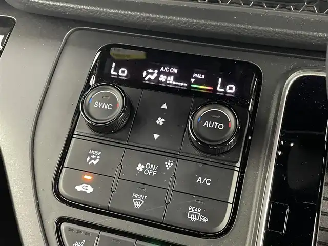 ホンダ ステップワゴン スパーダ 道央・札幌 2024(令6)年 2.4万km プラチナホワイトパール ・４WD/・社外メモリーナビ（AVIC-RZ314）/・BT/USB/ipod/AUX/・ステアリングリモコン/・バックカメラ/・ドライブレコーダー/・ETC/・ホンダセンシング/・衝突被害軽減ブレーキ/・レーンキープアシスト/・レーダークルーズコントロール/・ブラインドスポットインフォメーション/・オートブレーキホールド/・アイドリングストップ/・コーナーセンサー/・パドルシフト/・両側パワースライドドア/・パワーバックドア/・オートマチックハイビーム/・オートライト/・ヘッドランプレベライザー/・LEDヘッドライト/・ハーフレザーシート/・D+N席シートヒーター/・純正１６インチAW/・純正フロアマット/・プッシュスタート/・スマートキー/・スペアキー（１本）/・取扱説明書/・保証書