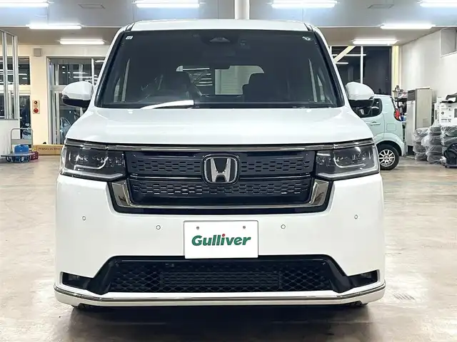 ホンダ ステップワゴン スパーダ 道央・札幌 2024(令6)年 2.4万km プラチナホワイトパール ・４WD/・社外メモリーナビ（AVIC-RZ314）/・BT/USB/ipod/AUX/・ステアリングリモコン/・バックカメラ/・ドライブレコーダー/・ETC/・ホンダセンシング/・衝突被害軽減ブレーキ/・レーンキープアシスト/・レーダークルーズコントロール/・ブラインドスポットインフォメーション/・オートブレーキホールド/・アイドリングストップ/・コーナーセンサー/・パドルシフト/・両側パワースライドドア/・パワーバックドア/・オートマチックハイビーム/・オートライト/・ヘッドランプレベライザー/・LEDヘッドライト/・ハーフレザーシート/・D+N席シートヒーター/・純正１６インチAW/・純正フロアマット/・プッシュスタート/・スマートキー/・スペアキー（１本）/・取扱説明書/・保証書