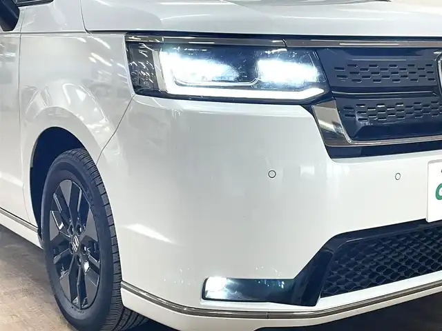 ホンダ ステップワゴン スパーダ 道央・札幌 2024(令6)年 2.4万km プラチナホワイトパール ・４WD/・社外メモリーナビ（AVIC-RZ314）/・BT/USB/ipod/AUX/・ステアリングリモコン/・バックカメラ/・ドライブレコーダー/・ETC/・ホンダセンシング/・衝突被害軽減ブレーキ/・レーンキープアシスト/・レーダークルーズコントロール/・ブラインドスポットインフォメーション/・オートブレーキホールド/・アイドリングストップ/・コーナーセンサー/・パドルシフト/・両側パワースライドドア/・パワーバックドア/・オートマチックハイビーム/・オートライト/・ヘッドランプレベライザー/・LEDヘッドライト/・ハーフレザーシート/・D+N席シートヒーター/・純正１６インチAW/・純正フロアマット/・プッシュスタート/・スマートキー/・スペアキー（１本）/・取扱説明書/・保証書