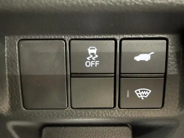 ホンダ ステップワゴン スパーダ 道央・札幌 2024(令6)年 2.4万km プラチナホワイトパール ・４WD/・社外メモリーナビ（AVIC-RZ314）/・BT/USB/ipod/AUX/・ステアリングリモコン/・バックカメラ/・ドライブレコーダー/・ETC/・ホンダセンシング/・衝突被害軽減ブレーキ/・レーンキープアシスト/・レーダークルーズコントロール/・ブラインドスポットインフォメーション/・オートブレーキホールド/・アイドリングストップ/・コーナーセンサー/・パドルシフト/・両側パワースライドドア/・パワーバックドア/・オートマチックハイビーム/・オートライト/・ヘッドランプレベライザー/・LEDヘッドライト/・ハーフレザーシート/・D+N席シートヒーター/・純正１６インチAW/・純正フロアマット/・プッシュスタート/・スマートキー/・スペアキー（１本）/・取扱説明書/・保証書