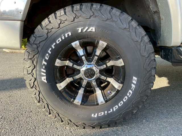 トヨタ ハイラックス サーフ SSR－X 長崎県 2001(平13)年 15.6万km ホワイト/シルバーM NALDIウッドステアリング/エンジンスターター/ミラー一体型バックカメラ/リフトアップ/マーテルギアアルミホイール/サンルーフ