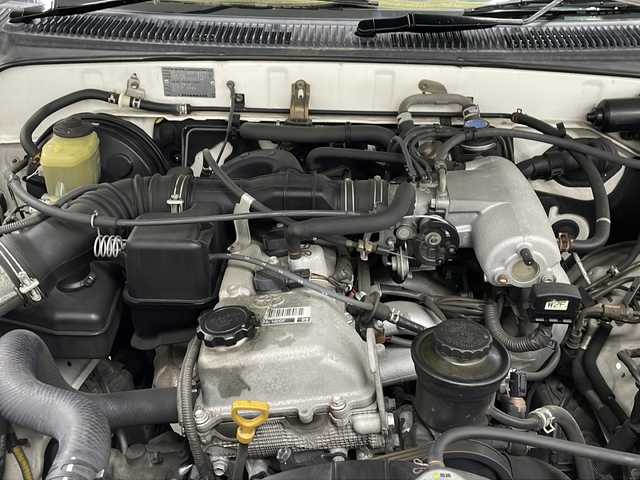 トヨタ ハイラックス サーフ SSR－X 長崎県 2001(平13)年 15.6万km ホワイト/シルバーM 社外メモリナビ/（フルセグ/CD/DVD/BT）/ミラー一体型バックカメラ/サンルーフ/リフトアップ/NALDIウッドステアリング（純正ハンドル有り）/マーテルギア16インチアルミホイール/ドライブレコーダー前後/ETC/レーダー探知機/社外フロアマット/黒革調シートカバー/ハロゲンヘッドライト/ドアバイザー/電動格納ミラー/パワーステアリング/パワーウィンドウ/エンジンスターター/スペアキー/保証書/取扱説明書