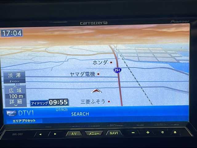 トヨタ ハイラックス サーフ SSR－X 長崎県 2001(平13)年 15.6万km ホワイト/シルバーM 社外メモリナビ/（フルセグ/CD/DVD/BT）/ミラー一体型バックカメラ/サンルーフ/リフトアップ/NALDIウッドステアリング（純正ハンドル有り）/マーテルギア16インチアルミホイール/ドライブレコーダー前後/ETC/レーダー探知機/社外フロアマット/黒革調シートカバー/ハロゲンヘッドライト/ドアバイザー/電動格納ミラー/パワーステアリング/パワーウィンドウ/エンジンスターター/スペアキー/保証書/取扱説明書