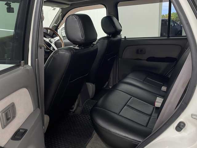 トヨタ ハイラックス サーフ SSR－X 長崎県 2001(平13)年 15.6万km ホワイト/シルバーM 社外メモリナビ/（フルセグ/CD/DVD/BT）/ミラー一体型バックカメラ/サンルーフ/リフトアップ/NALDIウッドステアリング（純正ハンドル有り）/マーテルギア16インチアルミホイール/ドライブレコーダー前後/ETC/レーダー探知機/社外フロアマット/黒革調シートカバー/ハロゲンヘッドライト/ドアバイザー/電動格納ミラー/パワーステアリング/パワーウィンドウ/エンジンスターター/スペアキー/保証書/取扱説明書