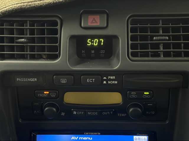 トヨタ ハイラックス サーフ SSR－X 長崎県 2001(平13)年 15.6万km ホワイト/シルバーM 社外メモリナビ/（フルセグ/CD/DVD/BT）/ミラー一体型バックカメラ/サンルーフ/リフトアップ/NALDIウッドステアリング（純正ハンドル有り）/マーテルギア16インチアルミホイール/ドライブレコーダー前後/ETC/レーダー探知機/社外フロアマット/黒革調シートカバー/ハロゲンヘッドライト/ドアバイザー/電動格納ミラー/パワーステアリング/パワーウィンドウ/エンジンスターター/スペアキー/保証書/取扱説明書