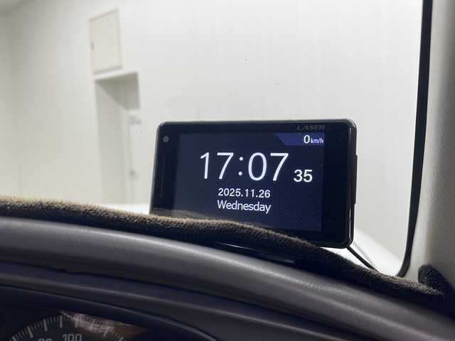 トヨタ ハイラックス サーフ SSR－X 長崎県 2001(平13)年 15.6万km ホワイト/シルバーM 社外メモリナビ/（フルセグ/CD/DVD/BT）/ミラー一体型バックカメラ/サンルーフ/リフトアップ/NALDIウッドステアリング（純正ハンドル有り）/マーテルギア16インチアルミホイール/ドライブレコーダー前後/ETC/レーダー探知機/社外フロアマット/黒革調シートカバー/ハロゲンヘッドライト/ドアバイザー/電動格納ミラー/パワーステアリング/パワーウィンドウ/エンジンスターター/スペアキー/保証書/取扱説明書