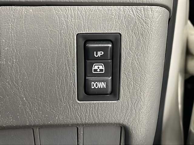 トヨタ ハイラックス サーフ SSR－X 長崎県 2001(平13)年 15.6万km ホワイト/シルバーM 社外メモリナビ/（フルセグ/CD/DVD/BT）/ミラー一体型バックカメラ/サンルーフ/リフトアップ/NALDIウッドステアリング（純正ハンドル有り）/マーテルギア16インチアルミホイール/ドライブレコーダー前後/ETC/レーダー探知機/社外フロアマット/黒革調シートカバー/ハロゲンヘッドライト/ドアバイザー/電動格納ミラー/パワーステアリング/パワーウィンドウ/エンジンスターター/スペアキー/保証書/取扱説明書