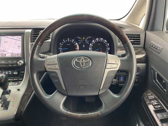 トヨタ アルファード 240S Cパッケージ 愛知県 2013(平25)年 11.1万km ブラック 衝突軽減システム/モデリスタエアロ/純正8型ナビ/フリップダウンモニター/全方位カメラ/両側パワースライドドア/サンルーフ/クルーズコントロール/シートヒーター/フルセグ/CD DVD/Bluetooth/バックカメラ/電動リアゲート/パワーシート/コーナーセンサー/アルミホイール/ETC/LEDヘッドライト/リアオートエアコン/オートマチックハイビーム/ドライブレコーダー/ステアリングスイッチ/スマートキー/プッシュスタート