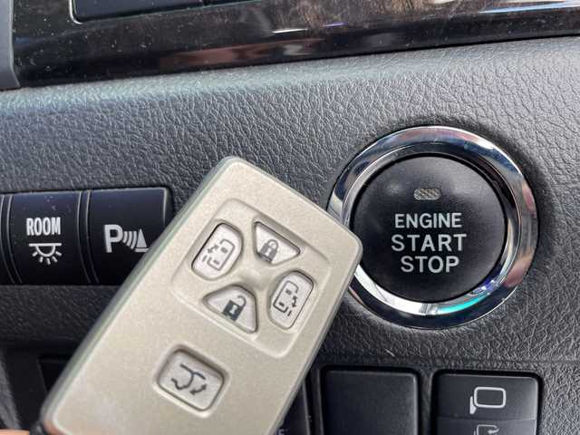 トヨタ アルファード 240S Cパッケージ 愛知県 2013(平25)年 11.1万km ブラック 衝突軽減システム/モデリスタエアロ/純正8型ナビ/フリップダウンモニター/全方位カメラ/両側パワースライドドア/サンルーフ/クルーズコントロール/シートヒーター/フルセグ/CD DVD/Bluetooth/バックカメラ/電動リアゲート/パワーシート/コーナーセンサー/アルミホイール/ETC/LEDヘッドライト/リアオートエアコン/オートマチックハイビーム/ドライブレコーダー/ステアリングスイッチ/スマートキー/プッシュスタート