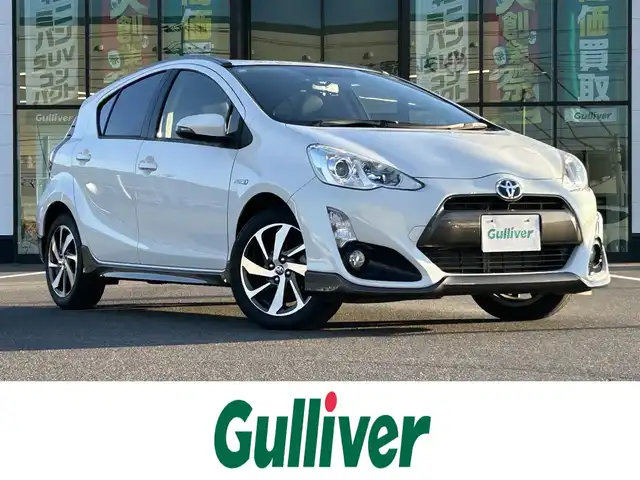 トヨタ アクア X－URBAN 岡山県 2015(平27)年 2万km ライムホワイトパールクリスタルシャイン 登録時走行距離19824km/純正ナビ/フルセグTV(AM/FM/CD/DVD/Bluetooth)/バックカメラ/ビルトインETC/横滑り防止装置/アイドリングストップ/オートライト/プッシュスタート/スマートキー/電動格納ミラー/ヘッドライトレベライザー/社外フロアマット