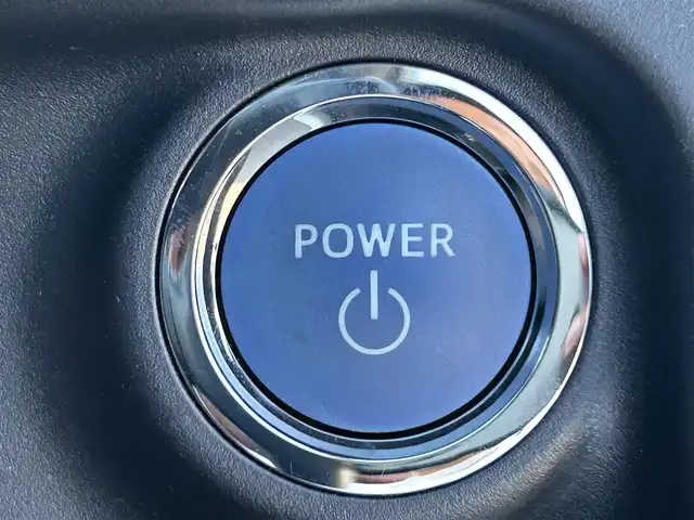 トヨタ アクア X－URBAN 岡山県 2015(平27)年 2万km ライムホワイトパールクリスタルシャイン 登録時走行距離19824km/純正ナビ/フルセグTV(AM/FM/CD/DVD/Bluetooth)/バックカメラ/ビルトインETC/横滑り防止装置/アイドリングストップ/オートライト/プッシュスタート/スマートキー/電動格納ミラー/ヘッドライトレベライザー/社外フロアマット