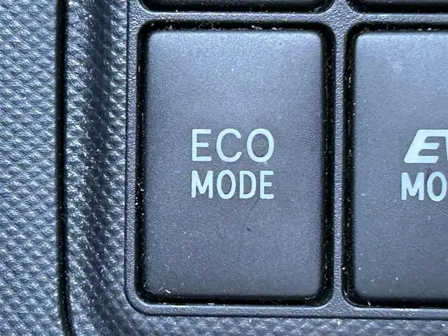 トヨタ アクア X－URBAN 岡山県 2015(平27)年 2万km ライムホワイトパールクリスタルシャイン 登録時走行距離19824km/純正ナビ/フルセグTV(AM/FM/CD/DVD/Bluetooth)/バックカメラ/ビルトインETC/横滑り防止装置/アイドリングストップ/オートライト/プッシュスタート/スマートキー/電動格納ミラー/ヘッドライトレベライザー/社外フロアマット