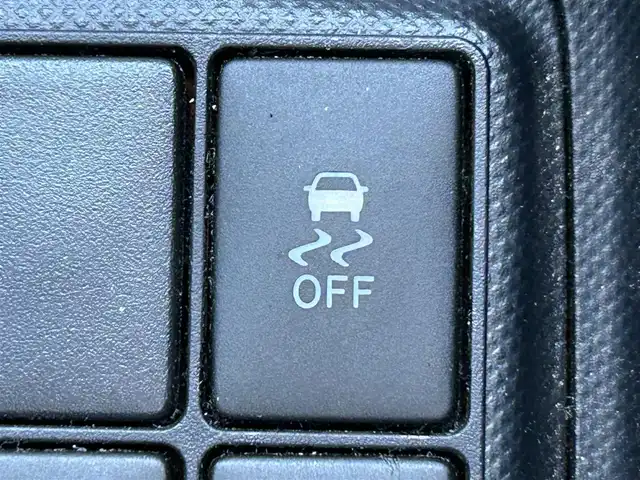 トヨタ アクア X－URBAN 岡山県 2015(平27)年 2万km ライムホワイトパールクリスタルシャイン 登録時走行距離19824km/純正ナビ/フルセグTV(AM/FM/CD/DVD/Bluetooth)/バックカメラ/ビルトインETC/横滑り防止装置/アイドリングストップ/オートライト/プッシュスタート/スマートキー/電動格納ミラー/ヘッドライトレベライザー/社外フロアマット