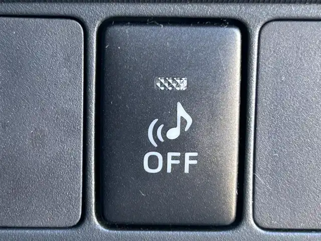 トヨタ アクア X－URBAN 岡山県 2015(平27)年 2万km ライムホワイトパールクリスタルシャイン 登録時走行距離19824km/純正ナビ/フルセグTV(AM/FM/CD/DVD/Bluetooth)/バックカメラ/ビルトインETC/横滑り防止装置/アイドリングストップ/オートライト/プッシュスタート/スマートキー/電動格納ミラー/ヘッドライトレベライザー/社外フロアマット