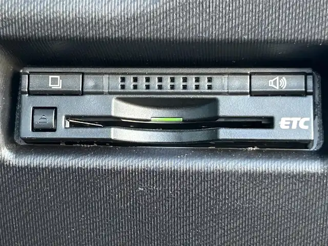 トヨタ アクア X－URBAN 岡山県 2015(平27)年 2万km ライムホワイトパールクリスタルシャイン 登録時走行距離19824km/純正ナビ/フルセグTV(AM/FM/CD/DVD/Bluetooth)/バックカメラ/ビルトインETC/横滑り防止装置/アイドリングストップ/オートライト/プッシュスタート/スマートキー/電動格納ミラー/ヘッドライトレベライザー/社外フロアマット