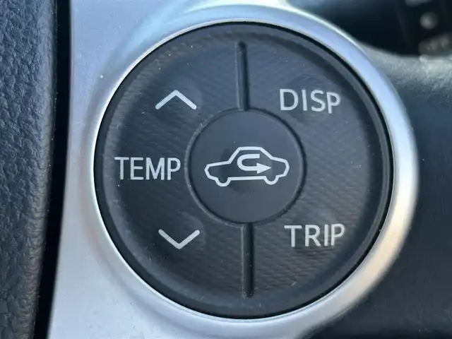 トヨタ アクア X－URBAN 岡山県 2015(平27)年 2万km ライムホワイトパールクリスタルシャイン 登録時走行距離19824km/純正ナビ/フルセグTV(AM/FM/CD/DVD/Bluetooth)/バックカメラ/ビルトインETC/横滑り防止装置/アイドリングストップ/オートライト/プッシュスタート/スマートキー/電動格納ミラー/ヘッドライトレベライザー/社外フロアマット