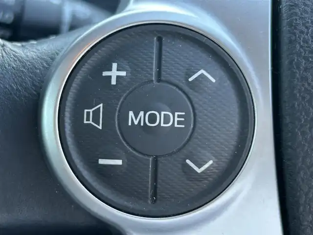 トヨタ アクア X－URBAN 岡山県 2015(平27)年 2万km ライムホワイトパールクリスタルシャイン 登録時走行距離19824km/純正ナビ/フルセグTV(AM/FM/CD/DVD/Bluetooth)/バックカメラ/ビルトインETC/横滑り防止装置/アイドリングストップ/オートライト/プッシュスタート/スマートキー/電動格納ミラー/ヘッドライトレベライザー/社外フロアマット