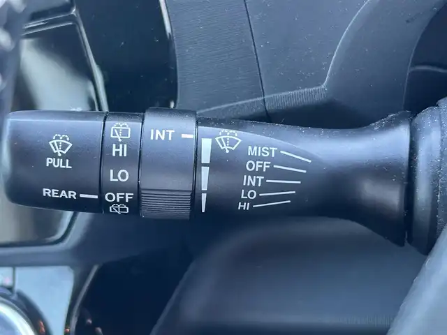 トヨタ アクア X－URBAN 岡山県 2015(平27)年 2万km ライムホワイトパールクリスタルシャイン 登録時走行距離19824km/純正ナビ/フルセグTV(AM/FM/CD/DVD/Bluetooth)/バックカメラ/ビルトインETC/横滑り防止装置/アイドリングストップ/オートライト/プッシュスタート/スマートキー/電動格納ミラー/ヘッドライトレベライザー/社外フロアマット