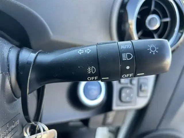 トヨタ アクア X－URBAN 岡山県 2015(平27)年 2万km ライムホワイトパールクリスタルシャイン 登録時走行距離19824km/純正ナビ/フルセグTV(AM/FM/CD/DVD/Bluetooth)/バックカメラ/ビルトインETC/横滑り防止装置/アイドリングストップ/オートライト/プッシュスタート/スマートキー/電動格納ミラー/ヘッドライトレベライザー/社外フロアマット