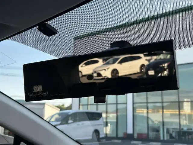 トヨタ アクア X－URBAN 岡山県 2015(平27)年 2万km ライムホワイトパールクリスタルシャイン 登録時走行距離19824km/純正ナビ/フルセグTV(AM/FM/CD/DVD/Bluetooth)/バックカメラ/ビルトインETC/横滑り防止装置/アイドリングストップ/オートライト/プッシュスタート/スマートキー/電動格納ミラー/ヘッドライトレベライザー/社外フロアマット