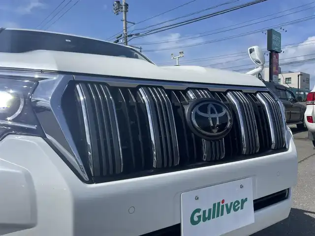 トヨタ ランドクルーザー プラド TX 山形県 2023(令5)年 1.9万km ホワイトパールクリスタルシャイン ディーゼル/４WD/セーフティセンス/ディスプレイオーディオ/　【CD DVD AUX USB BT】/バックカメラ/ドライブレコーダー/ETC/ステアリングスイッチ/レーダークルーズコントロール/革調シートカバー/横滑り防止装置/コーナーセンサー/LEDライト/フォグランプ/ウィンカーミラー/保証書、取説あり